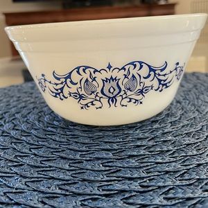 Vintage 1960’s Federal Milk Glass 3 Cup Bowl
